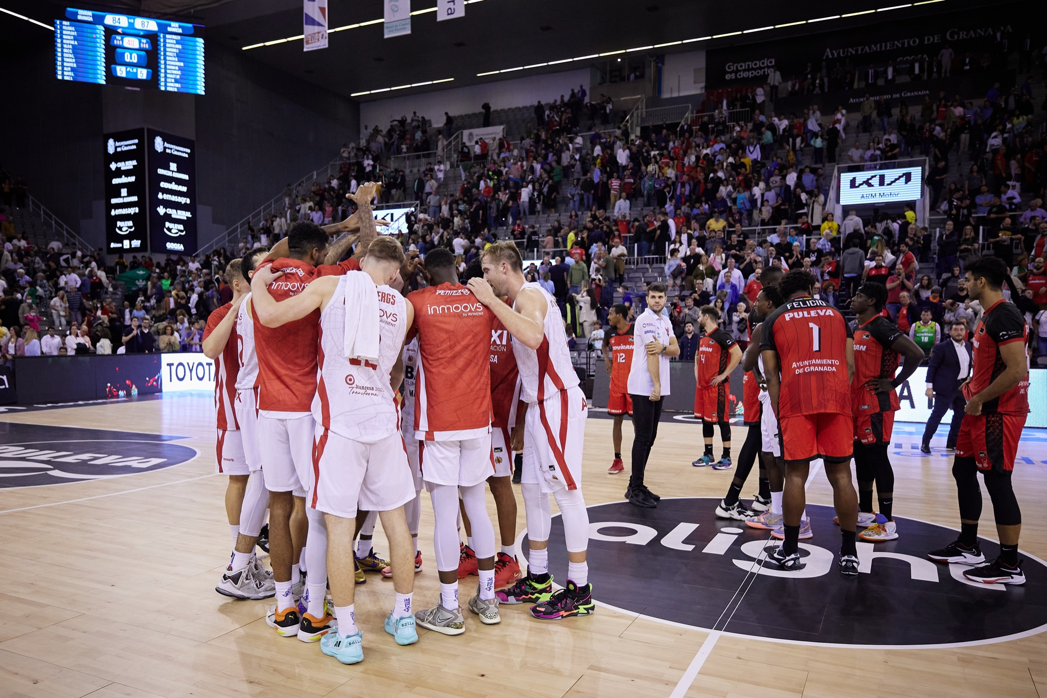 La remontada de Baxi Manresa eclipsa el estreno de Covirán en el Palacio.