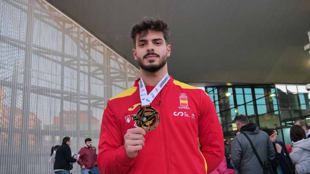 Álex Jiménez, campeón de Europa en kárate: «El sacrificio merece la pena por tal de escuchar el&nbsp;himno»