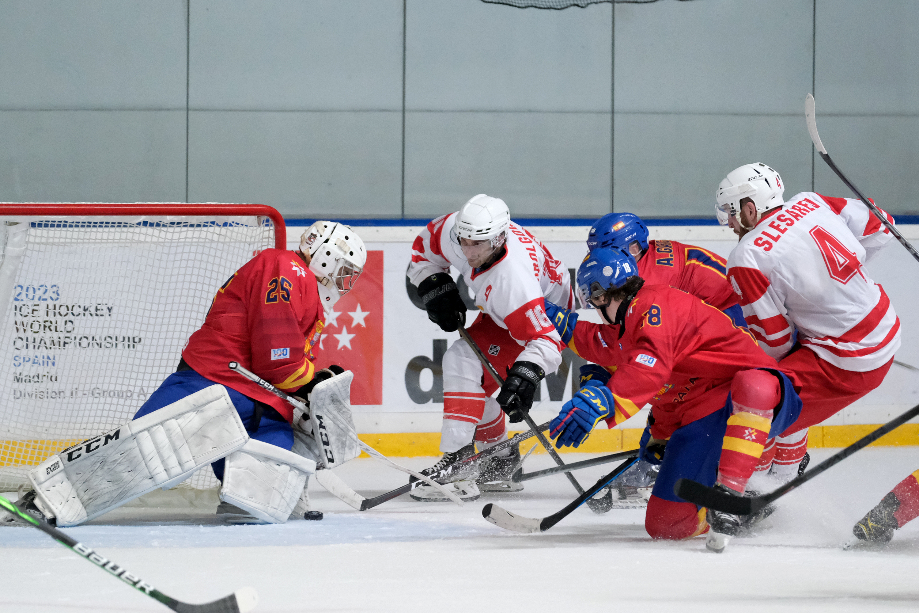 España sangra, suda y llora para vencer a Georgia (2-0) y seguir pensando en el oro