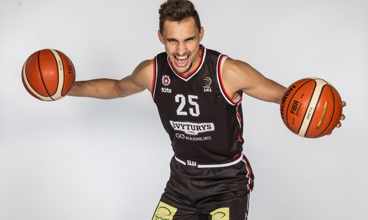 Quién es y cómo juega Evaldas Kairys, el nuevo pívot de Covirán Granada.
