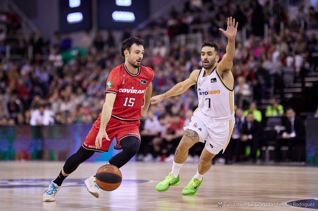 El Real Madrid termina ahogando a un muy digno Covirán y pone el 15-0 en la temporada&nbsp;(76-83)