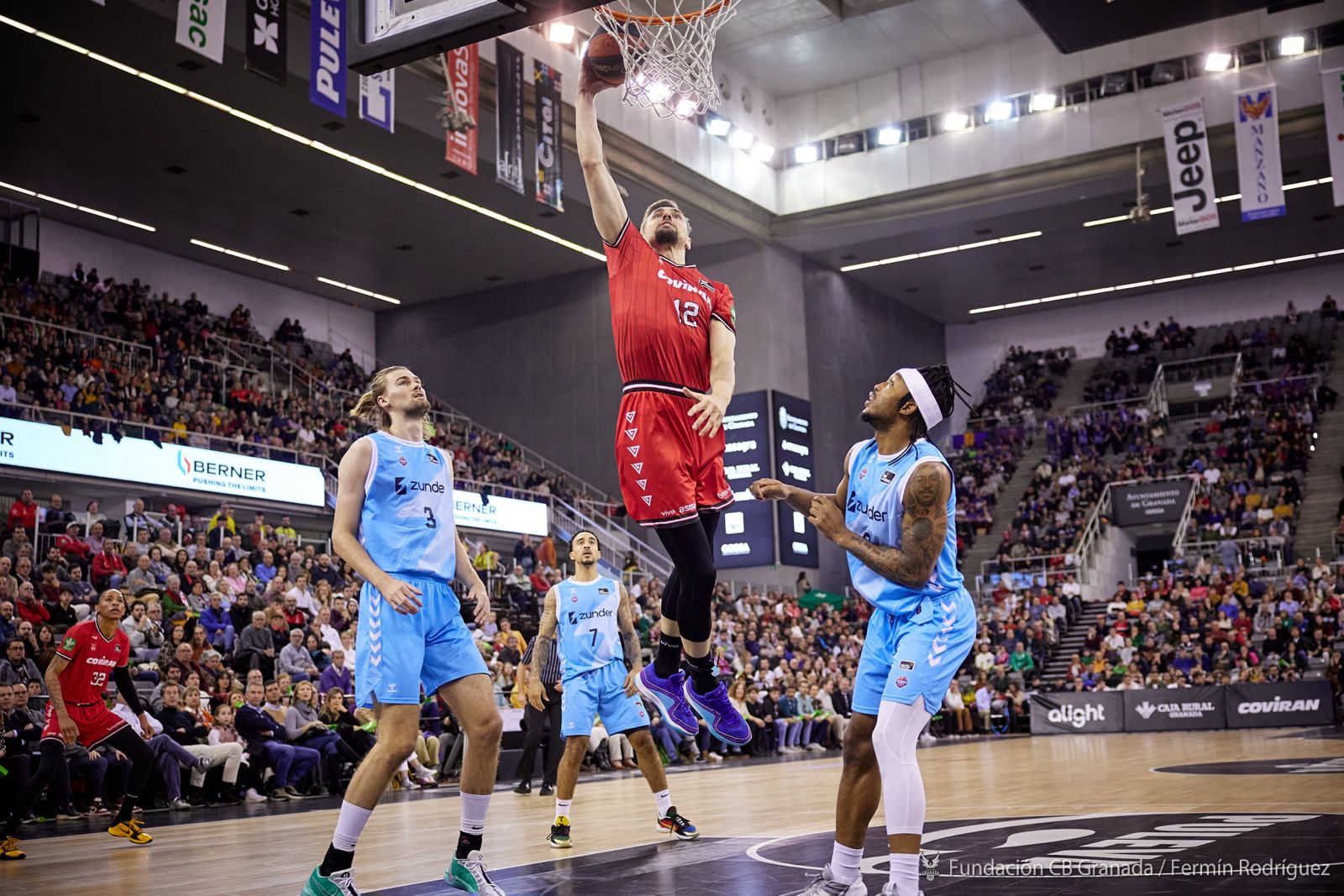 Covirán Granada se da un baño de masas ante Palencia (Covirán Granada 109-87 Zunder Palencia)