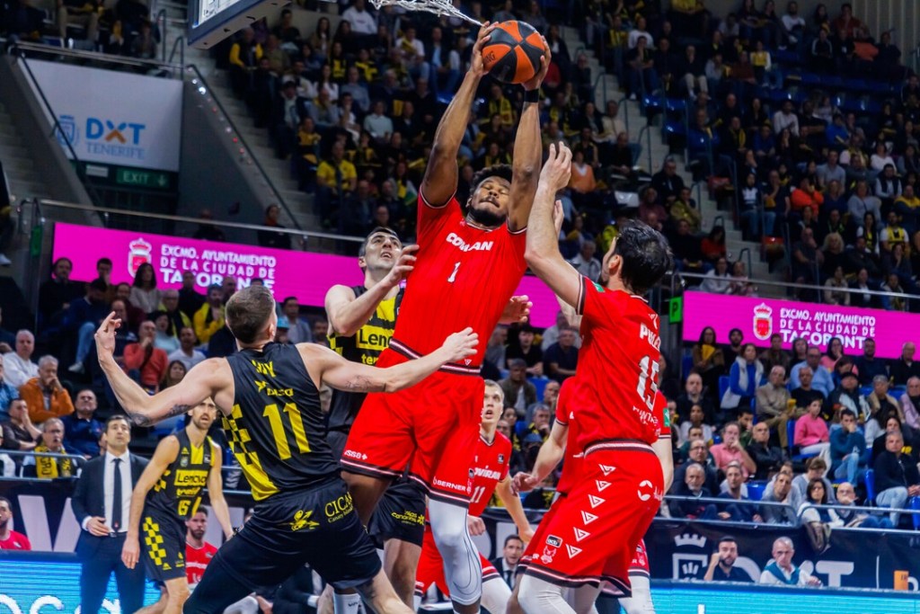 El Covirán honra su escudo en un debut estelar de los fichajes (Tenerife 89-83&nbsp;Granada)