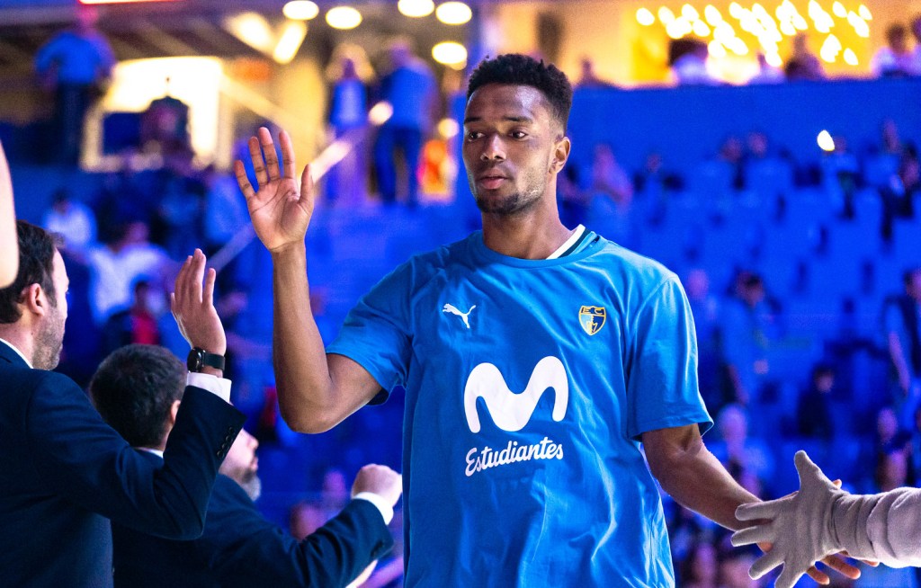 Adams Sola y la cuarta ronda del Estudiantes en Primera FEB: «Soy muy optimista, todas las veces creía que íbamos a conseguir el ascenso, y esta vez tenemos un equipo más solido que otros&nbsp;años»